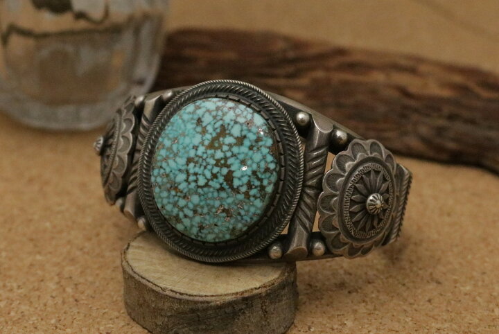 楽天市場 インディアンジュエリー ナバホ族 Calvin Martinez カルヴィン マルチネス 作 ターコイズ コンチョ スタンプワーク バングル ネイティブ アメリカン シルバー アクセサリー ジュエリー メンズ ギフト プレゼント インディアンジュエリー Silver501 楽天市場 インディアンジュエリー ナバホ族 Calvin Martinez カルヴィン マルチネス 作 ターコイズ コンチョ スタンプワーク バングル ネイティブ アメリカン シルバー アクセサリー ジュエリー メンズ ギフト プレゼント インディアンジュエリー Silver501