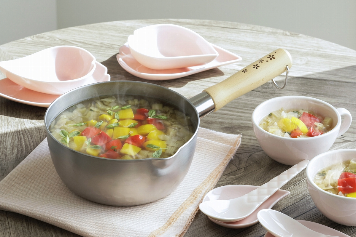 丈夫 衛生的 美品 毎日がバーゲンセール ステンレス製 ＳＡＫＵＲＡＣＬＵＢゆきひら鍋 １８ｃｍ日本製 さくら万能サイズ