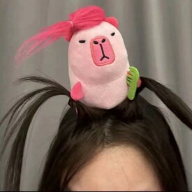 ヘアアクセサリー カピバラ ぬいぐるみ ヘアバンド かわいい ふわふわ 素材 人形 かわいい 動物 モチーフ 子供用 普段使い 軽量 柔らかい 触り心地 癒し グッズ かわいい 動物 ヘアピン ドール スタイル