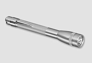 �~�j�}�O���C�g Mini MAGLITE LED Flashlight�@2AAA �� �V���o�[�@SILVER�@��