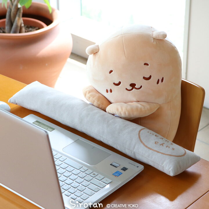 楽天市場 しろたん パソコンクッション らっこいぬ ぬいぐるみ アームレスト 3way かわいい 抱きまくら 抱きぐるみ 癒し キャラクター あざらし アザラシ プレゼント ギフト 母の日 母の日ギフト 父の日 父の日 テレワーク お家時間 イエナカ マザーガーデン しろたん