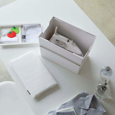 楽天市場 アイロン掛けできる蓋付きアイロン収納ケース タワー Tower アイロン台 アイロンケース 持ち手 ボックス フタつき ひとまとめ 収納 シンプル ミニマル モノトーン ホワイト ブラック おしゃれ 山崎実業 5457 5458 シゼム楽天市場支店