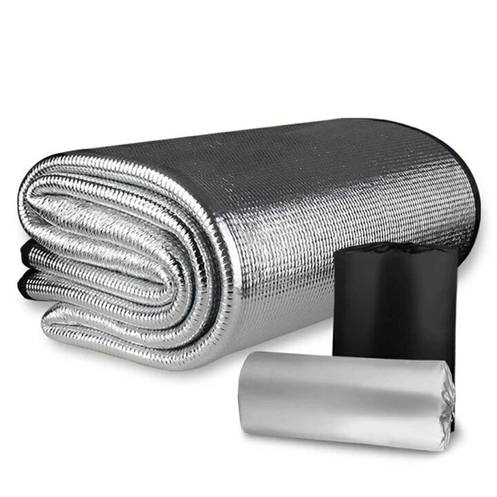 楽天市場】8mm 銀マット 極厚 アルミ断熱シート アルミフィルム ピングシート 両面アルミ 防水 防湿 断熱  （100/150/200/250/300cmｘ200cm） ピクニックシート キャンプマット レジャーシート 四季適用 防災 車中泊 寝袋マット  収納袋付 : SK-SHOPS [starrycoo]銀マット プロ仕様厚手5-8mm 両面アルミ断熱 超大型300×300cm 防水防汚加工 ル/ピクニック/キャ