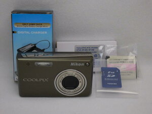 Nikon �f�W�^���J���� COOLPIX (�N�[���s�N�X) S700 �A�[�o���u���b�N COOLPIXS700