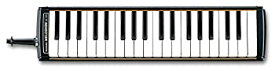 【中古】【輸入品・未使用】SUZUKI スズキ 鍵盤ハーモニカ メロディオン アルト 37鍵 M-37C 日本製 美しい響きの金属カバーモデル 軽量ソフトケース
