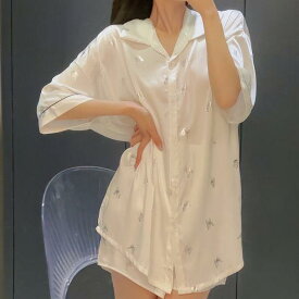 シャツワンピース レディース 部屋着 春夏 接触冷感 薄手 蝶柄 高級感 軽量 吸湿速乾 通気性 ゆったり 着痩せ 体型カバー 再生繊維 快適 柔らか 伸縮性 日常使い 女性用 普段使い ストレッチ 光沢 涼感 シルクタッチ ナチュラル シンプル きれい