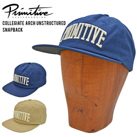 【割引クーポン配布中】 PRIMITIVE プリミティブ キャップ COLLEGIATE ARCH UNSTRUNCTURED SNAPBACK CAP HAT 帽子 スナップバックキャップ 6-PANEL CAP 6パネルキャップ ネイビー タン