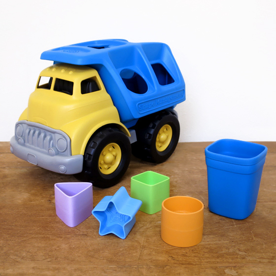 車 おもちゃ 外遊び 男の子 キッズ 子供 誕生日 出産祝い 知育玩具 乗り物 ブロック 型はめ アメリカ Green toys グリーントイズ シェイプソータートラック
