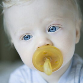 デンマーク NATURSUTTEN ナチュアスッテン 天然ゴム おしゃぶり 歯科矯正型 新生児～6ヶ月