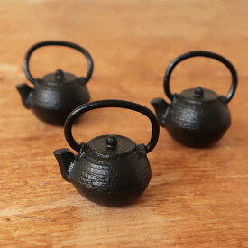 箸置き おしゃれ かわいい 箸置 鉄瓶 はしおき ギフト 結婚祝い 引越し祝い 日本製 南部鉄 鉄瓶箸置き 【メール便対象品】