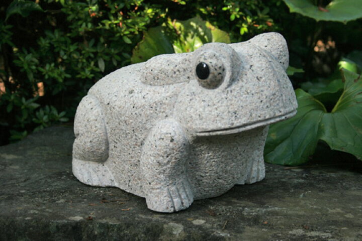 楽天市場】【送料無料】御影石のカエル【ベージュ色】玉砂利や庭石の上  