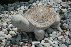 【送料無料】 石の亀(錆石)【縁起物】亀は【万年】長寿のシンボル石の彫刻品でできたかわいぃ亀さんです玉砂利や庭石の上などにもピッタリ♪【亀の置物】【石のカメ】【石 カメ】