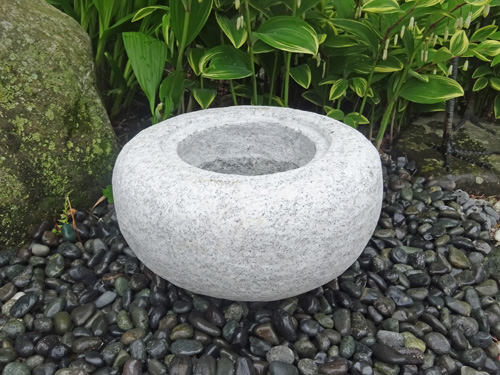【新商品】【送料無料】御影石で出来た“水鉢”１尺坪庭などに最適です＾＾【ガーデニング資材】