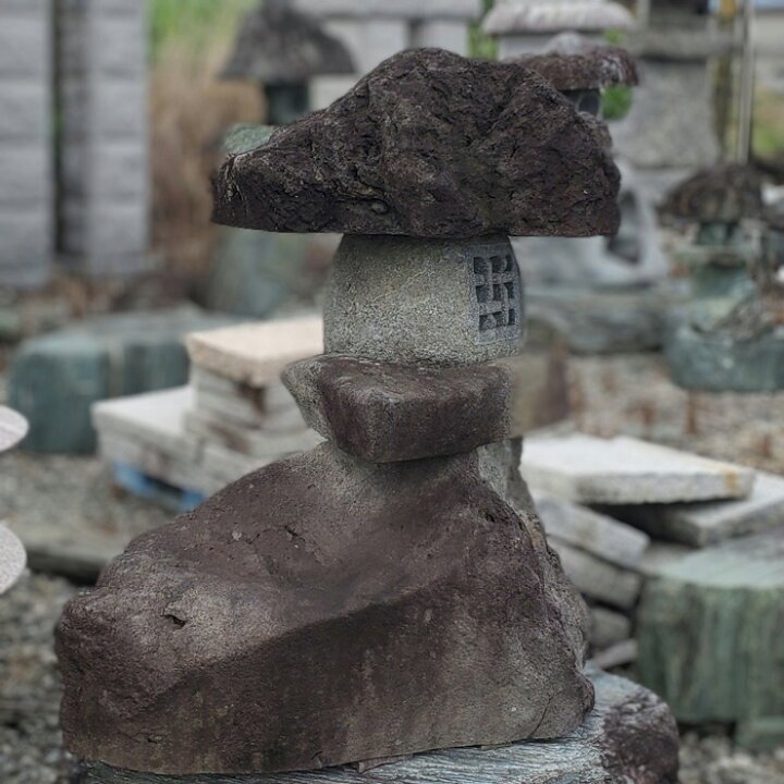 楽天市場】鳥海石灯篭4尺/秋田産 高さ 約120cmです☆【日本庭園 