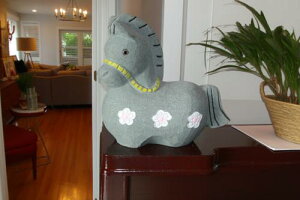 【送料無料】【馬の置物】【グレー】「馬」の彫刻品【5】2026年干支の置物はいかがでしょうか?