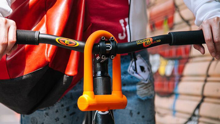 楽天市場 自転車 ロック U字 軽い シリコン ディンプルキー 傷つかない 頑丈 シャックル オレンジ 水色 黒 グレー アルミ おしゃれ カラフル ユーラック ブルックリン Ulac Brooklyn シャックルロック U字ロック 軽量 防犯 盗難防止 カギ かぎ 鍵 自転車通販