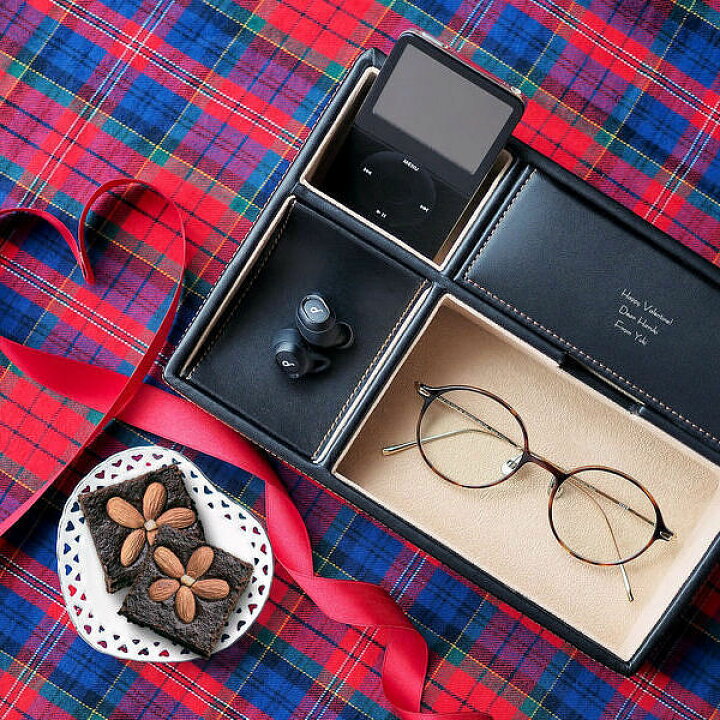 楽天市場 送料無料 名入れ 名入れができる 小物入れ おしゃれ フタ付き 男性人気 オーバーナイター ブラック S 彼氏 名入れギフト 贈り物 ランキング 父の日 誕生日プレゼント 男性 30代 Puレザー ケース ジュエリーケース ウォッチケース メガネケース