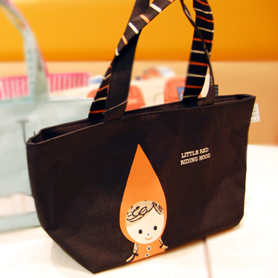 おしゃれでかわいい保冷・保温ランチバッグ。 赤ずきん（黒バック）保冷保温ランチバッグ シンジカトウ Redhood Lunch bag(black color based) Shinzi Katoh design