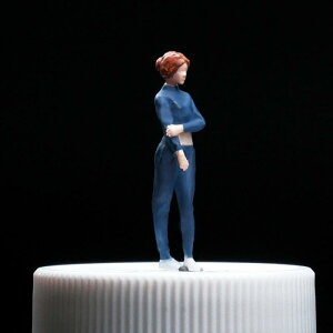 1:64 スケール小さな女の子人々列車建築 S スケール樹脂置物