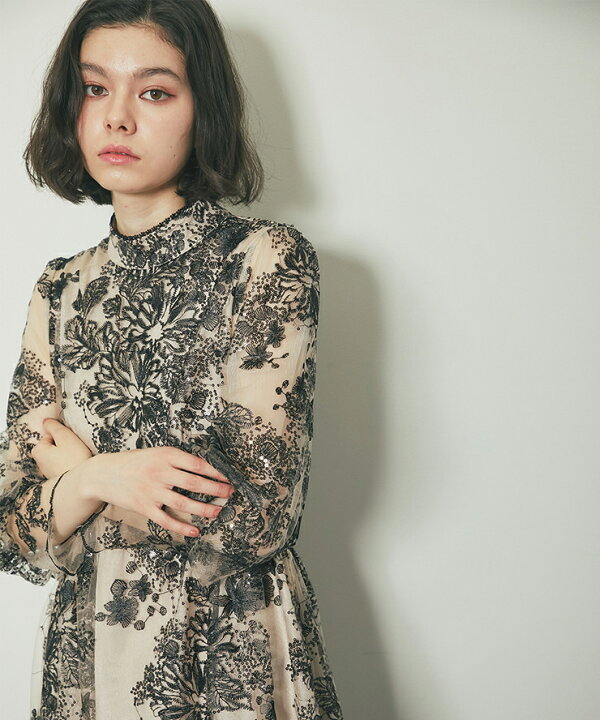 楽天市場】刺繍＆スパンコールつきボリューム袖レースドレス  