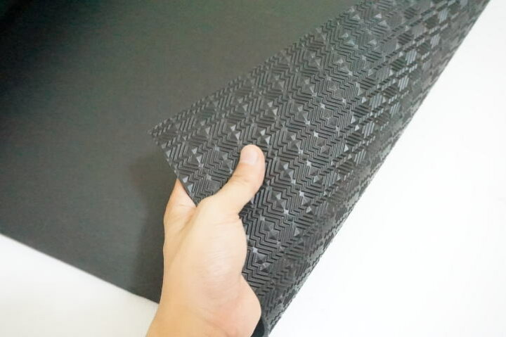 楽天市場】1tトラックゴムマット(1枚) 2400mm×1600mm×2.4mm厚 日本製 国産 約10kg 軽量でにおいが少ないゴムシート エラストマーシート 大判 養生 工場通路 1トン トラックシート : スマイルワーク 楽天市場店 楽天市場】1tトラックゴムマット(1枚) 2400mm×1600mm×2.4mm厚 日本製 国産 約10kg 軽量でにおいが少ないゴムシート エラストマーシート 大判 養生 工場通路 1トン トラックシート : スマイルワーク 楽天市場店