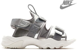 NIKE WMNS CANYON SANDAL CW6211-001 METALLIC SILVER/PARTICLE GREYiCL ECY LjI T_ RtH[g r[` X|[c T_ Vo[ fB[X