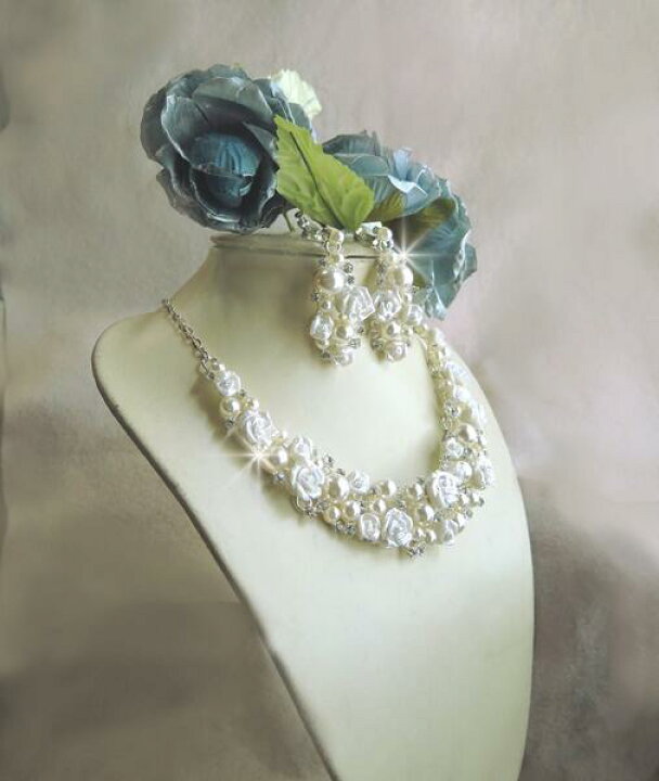 楽天市場】ジュエリーケース入り輝くローズブーケとパールネックレス 