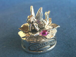 イギリス製★世界中の赤ちゃんに愛をこめて★♪ピューターのトゥースボックス(妖精がもたらす幸福)♪出産祝い。お誕生日に。かわいい小物入れ「微笑むフェアリー」