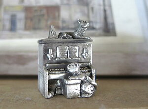 CMXE̐ԂɈ߂ās[^[̃EB[{bNXi_l̑蕨j{{jG[ɗpłoYjBaɁB킢AbvCgsAm