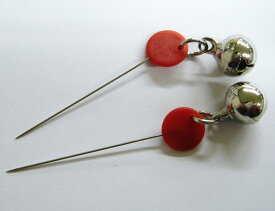 鈴付待針デラックス　30本入針長：35mm　全長45mm太さ：0.43mm　鈴直径：約6.2mm手芸　縫製　洋裁　裁断　洋服　お直しハンドメイド　パッチワーク　キルト　鈴　音　安心　安全