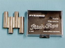 安心の定価販売 ピッチ 周波数 は3種類 PYRAMID マンドリン バイオリン [ギフト/プレゼント/ご褒美] ピッチパイプ