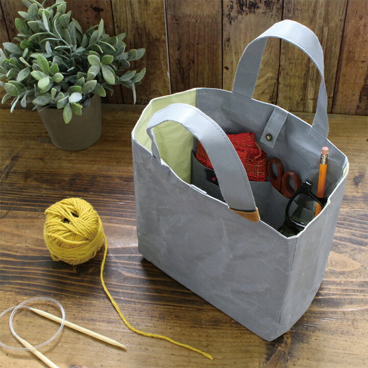 楽天市場 11 5 24h限定 店内ほぼ全品ｐ５倍 コハナ Cohana 手染和紙のプロジェクトバッグ ポケット付き マチあり 裁縫道具入れ 日本製 トートバッグ ワックス処理 手芸用品収納 道具袋 かわいい ソーイング 大人 おしゃれ 手芸用品 裁縫道具 おうち時間 雑貨と文具