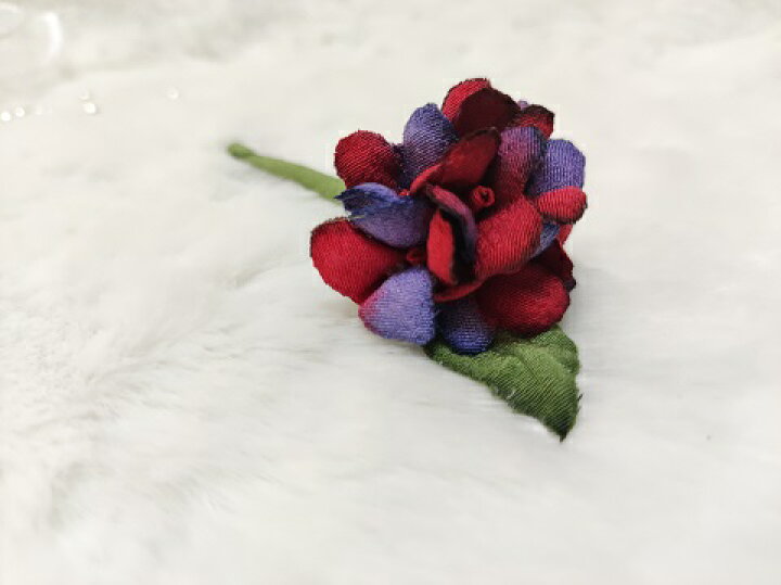 シルク100 手作りの美しい染色 コサージュ 緑 コサージュ 布の花 小さなあじさい ちりめん染花 染花