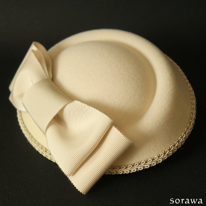 楽天市場】リボン トーク帽 ベージュ 日本製 so013 ヘッドドレス 楽天市場】リボン トーク帽 ベージュ 日本製 so013 ヘッドドレス