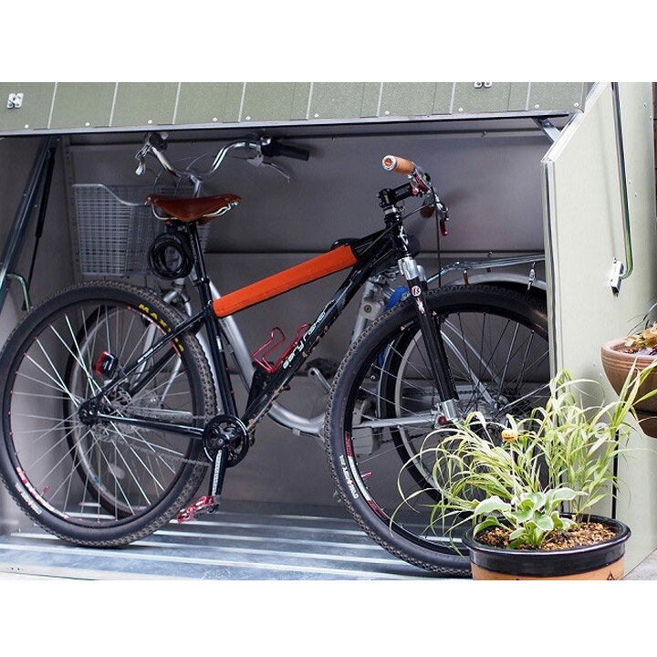 イギリス製の自転車倉庫