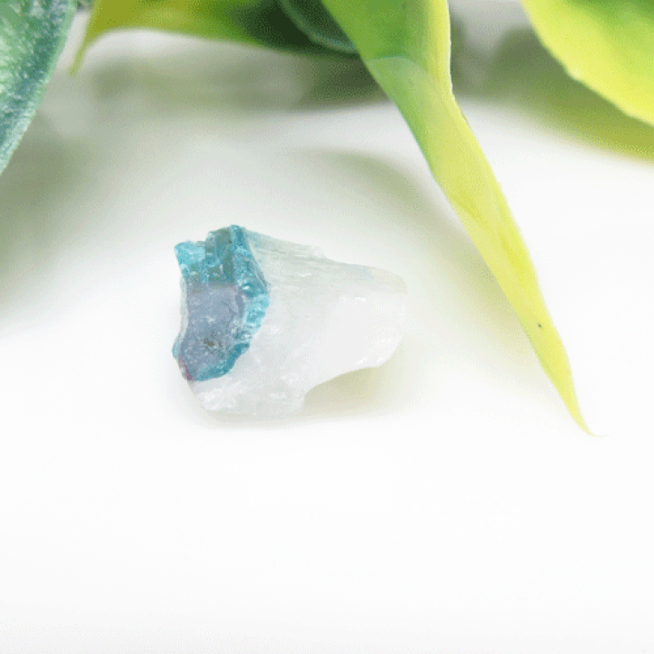 天然石　パライバトルマリン 楽天市場】【天然石】パライバトルマリン☆インクォーツ☆ルース8.48ct