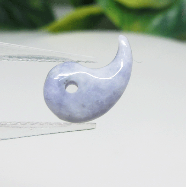 透薄水　翡翠勾玉　　　　　　　糸魚川産　国石 楽天市場】糸魚川翡翠 勾玉 18mm 白黒セット 糸魚川 ヒスイ 勾玉