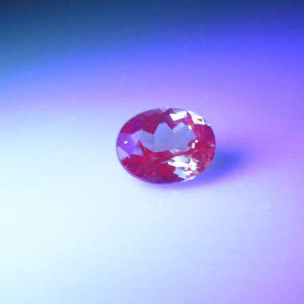 【天然石】ドラゴンガーネット☆0.8ct☆カラーチェンジ☆蛍光レッド☆炎☆ルース☆貴重☆レア☆希少☆