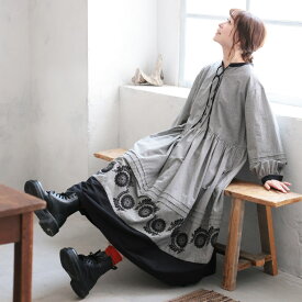 はちみつ堂 裾に咲くワンピース M/L/LL/3L/4L/5Lサイズ レディース/ロング/フレア/Aライン/長袖/パフスリーブ/ノーカラー/バンドカラー/綿/コットン/刺繍/花柄/千鳥格子