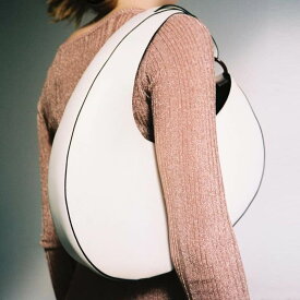 バッグ かばん 鞄 レディースバック ハンドバッグ 三日月型 ファスナー 便利 軽量 かわいい 大人可愛い きれいめ シンプル カジュアル 大人 上品 ラフ おしゃれ かっこいい レトロ 大人可愛い 大人女子 こなれ感 個性的 主役級 存在感 キュート ベーシック ナチュラル