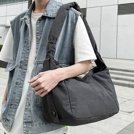 バッグ かばん 鞄 ショルダーバッグ ナイロンバッグ ファスナー 長方形 便利 軽量 かわいい 大人可愛い きれいめ シンプル カジュアル 大人 上品 おしゃれ かっこいい レトロ 大人可愛い 大人女子 こなれ感 個性的 主役級 存在感 ベーシック ナチュラル クール