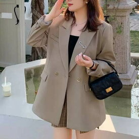 ブレザー プラスサイズ レディース アウター 上着 長袖 フェミニン 前開き ボタン かわいい 大人可愛い きれいめ シンプル カジュアル 上品 おしゃれ かっこいい レトロ こなれ感 ラフ マニッシュ ボーイッシュ 個性的 クール とろみ感 キュート 学生風 ベーシック