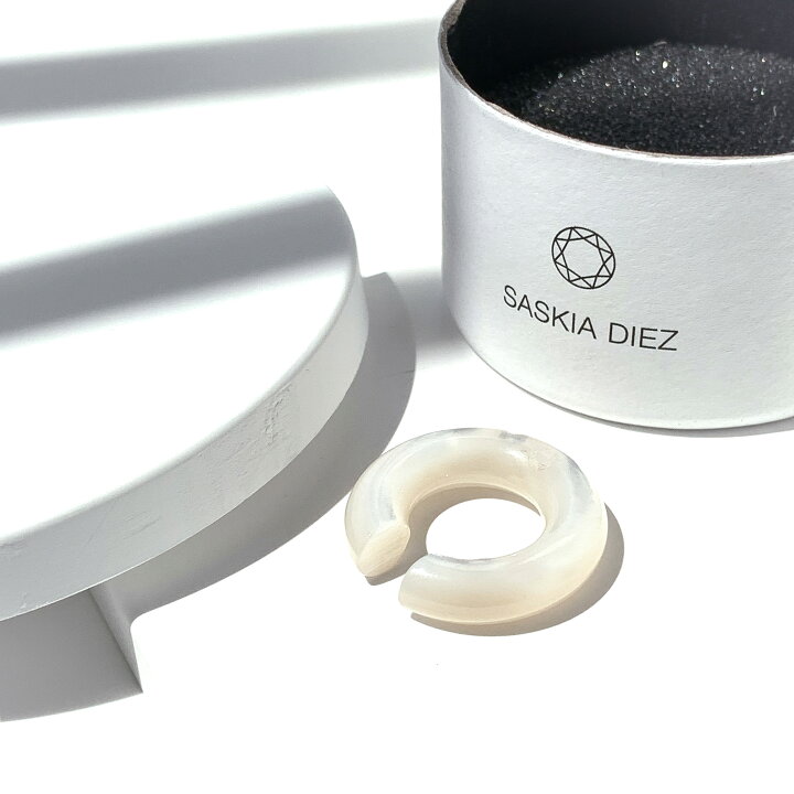楽天市場】SASKIA DIEZ サスキアディーツ サスキアディツ サスキアディッツ BOLD EARCUFF No2 BIG MOTHER OF PEARL EARCUFF ビッグマザーオブパールイヤーカフ 乳白色 白蝶貝 大ぶり レディース メンズ 片耳用 : Sparkle 楽天市場店 楽天市場】SASKIA DIEZ サスキアディーツ サスキアディツ サスキアディッツ BOLD EARCUFF No2 BIG MOTHER OF PEARL EARCUFF ビッグマザーオブパールイヤーカフ 乳白色 白蝶貝 大ぶり レディース メンズ 片耳用 : Sparkle 楽天市場店