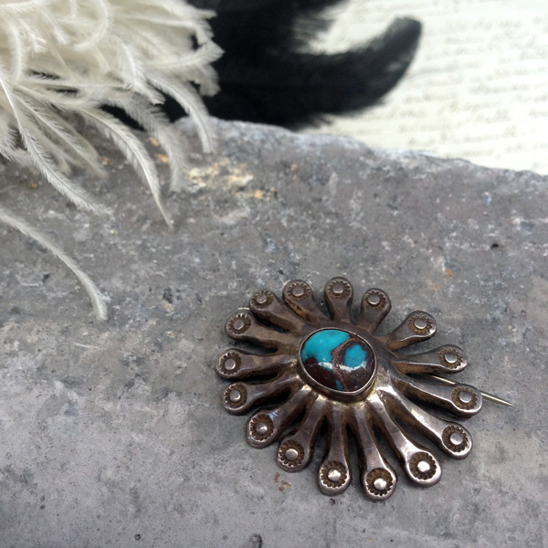 Bisbee Turquoise Silver Brooch（ビズビーターコイズ シルバーブローチ） indian  jewelryニードルピントルコ石バーストスター天然石希少銀インディアンジュエリーネイティブアメリカンアンティークアクセサリービンテージナバホ族navajo  | SPEED