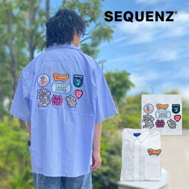 SEQUENZ シークエンズ TJ WAPPEN WIDE SS SHIRTS (23570907) メンズ トップス シャツ トムとジェリー トムジェリ ワッペン ボタン 半袖 ロゴ オーバーサイズ ゆったり シンプル ポケット カジュアル ストリート アメカジ ワーク ストライプ ホワイト サックス ブルー 青 春夏