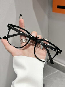 [ 812xł͂\ ] ANZT[ fB[X ACANZT[ 1yA t@bViuȃLpXX^C̃mvXNvV(񏈕) KlAJWAœ퐶