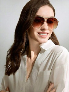 [ 812xł͂\ ] ANZT[ fB[X ACANZT[ 1 p^ȉ~t[g_uubWt@bVpCbgTOXA̋xɃr[`AN