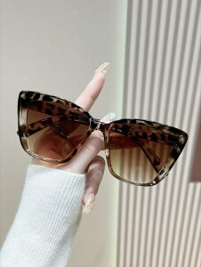 [ 812xł͂\ ] ANZT[ fB[X ACANZT[ 1 gY2KXNGAt@bVOXAp[eB[fC[ɉAjZbNXAẴr[`oP[V