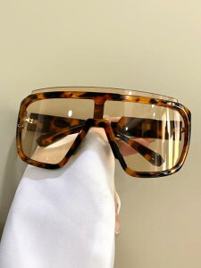 [ 812xł͂\ ] ANZT[ fB[X ACANZT[ t[`XeBbNȑ傫߃TOXAt@bVKlA Ẵr[`AAEghAAs