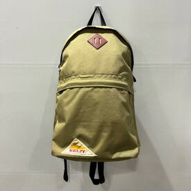 【0の付く日はポイント3倍】【KELTY】【ケルティ】【32591918】【DAYPACK】【18L】【カラー：TAN タン】【2024年春夏】カバン　バッグ　リュック 　バッグパック　ディパック　通勤　通学　学生　レトロ　耐久性　撥水